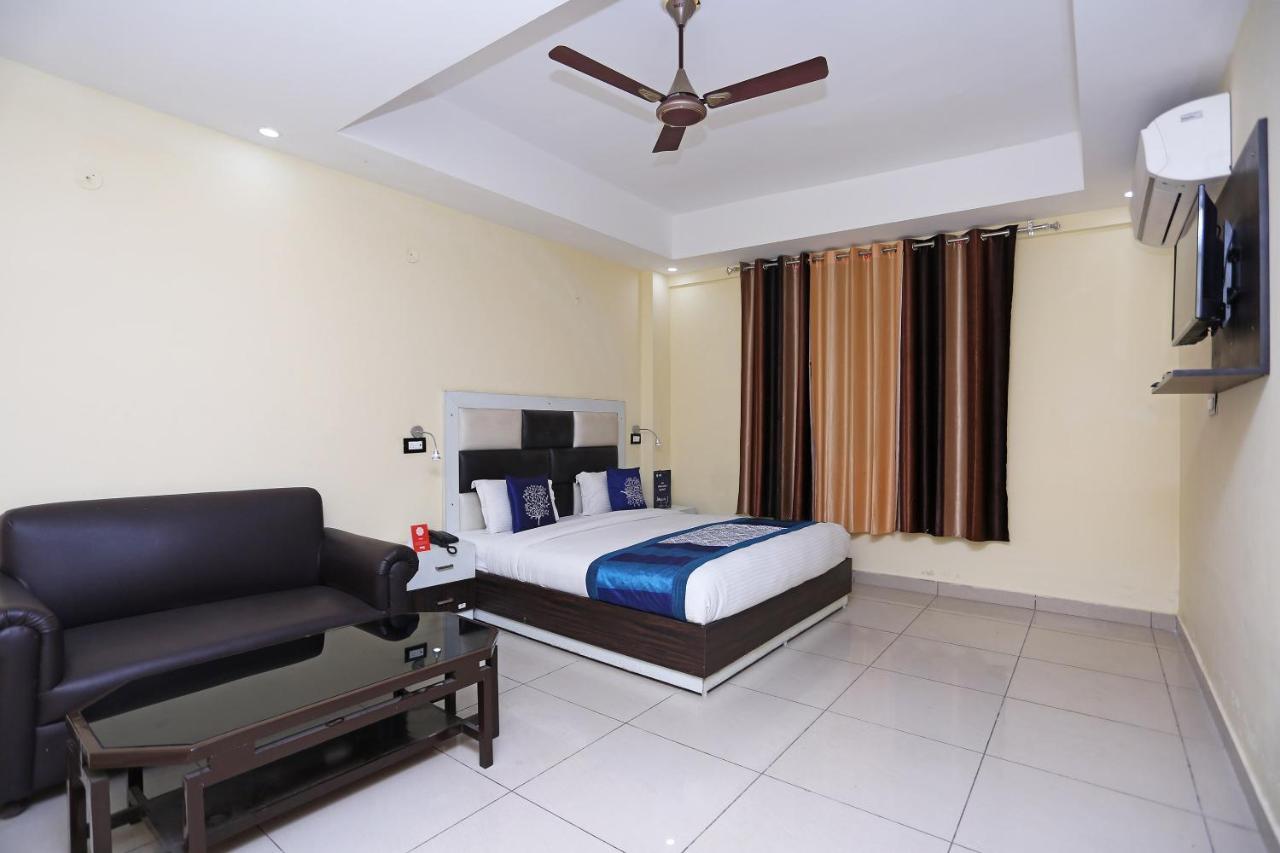 Oyo 8232 Hotel Krb Paradise Dehradun Ngoại thất bức ảnh