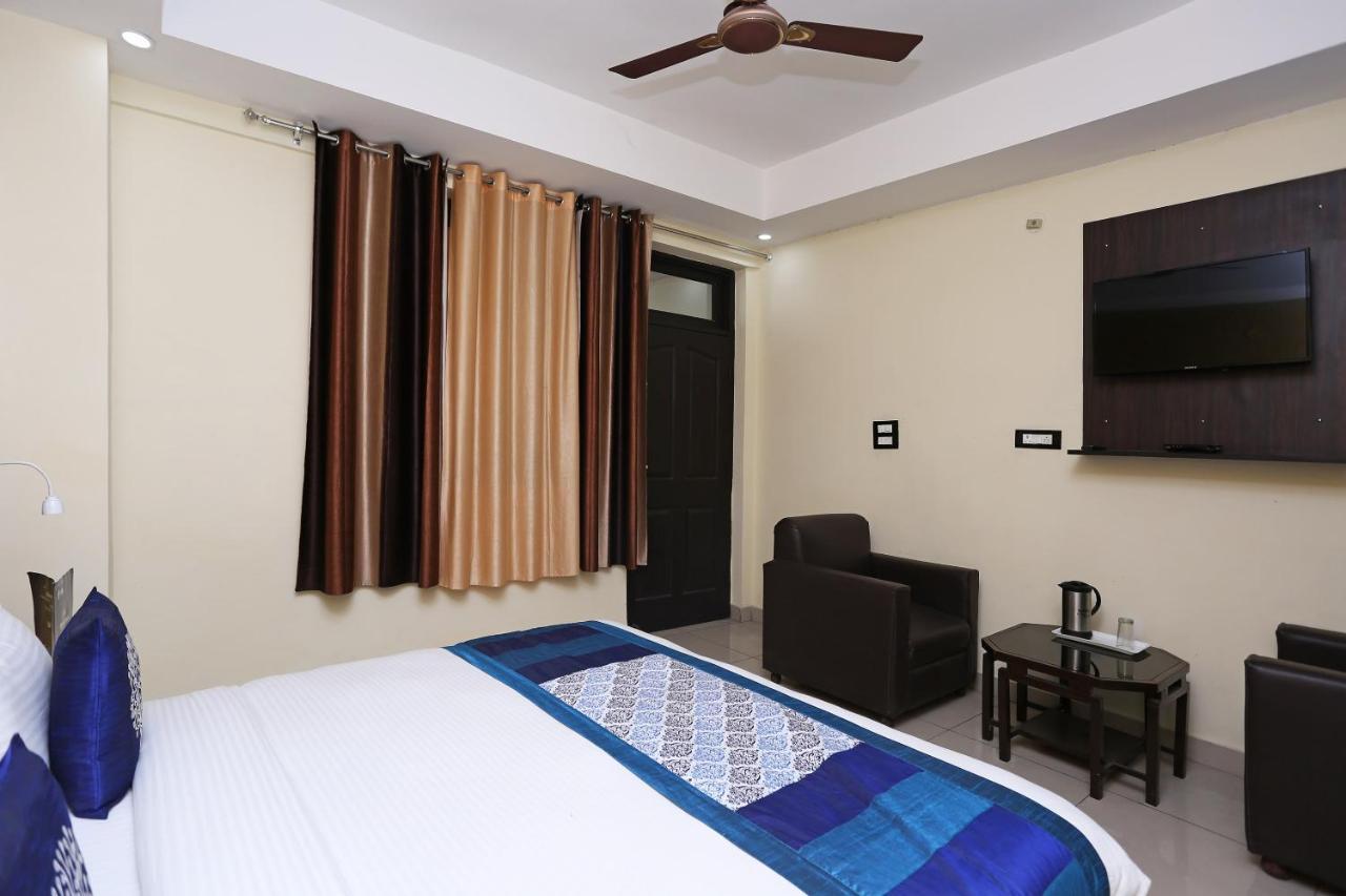 Oyo 8232 Hotel Krb Paradise Dehradun Ngoại thất bức ảnh